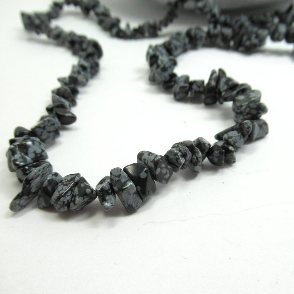 Snowflake Obsidian gemstone chip strand necklace - Picture 3 of 7
